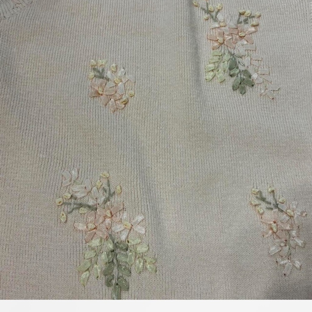 Cottage Core Embroidered Vest - Picture 3 of 4